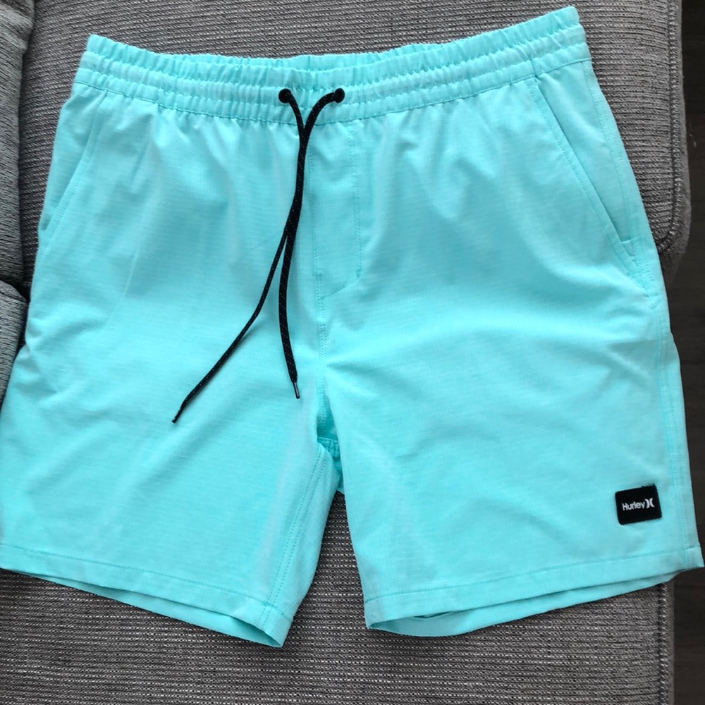 Men’s Hurley Phantom 18” Volley Board Shorts. Size L. Color: Aqua.